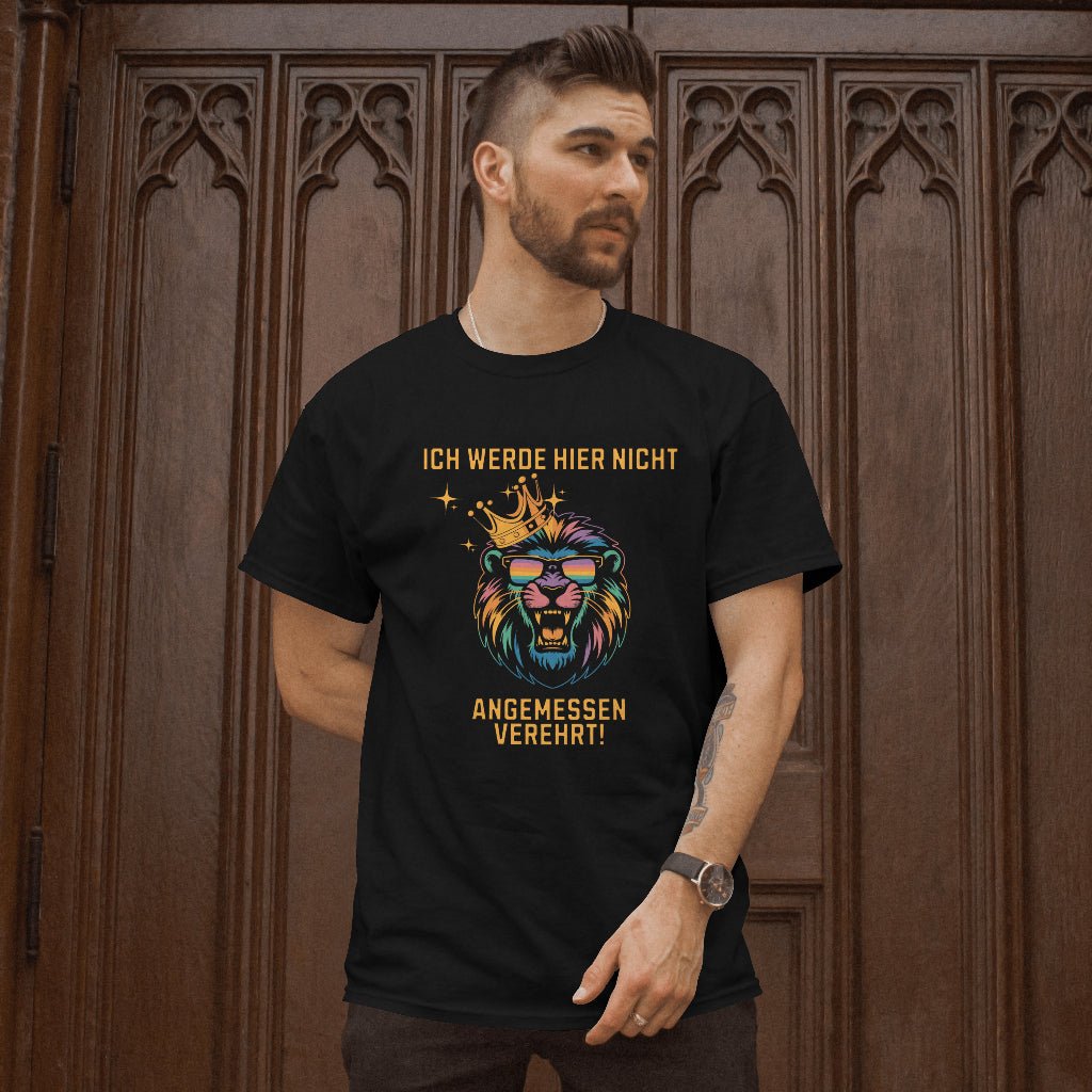 Herren T-Shirt "Ich werde hier nicht angemessen verehrt" - Grafikmagie