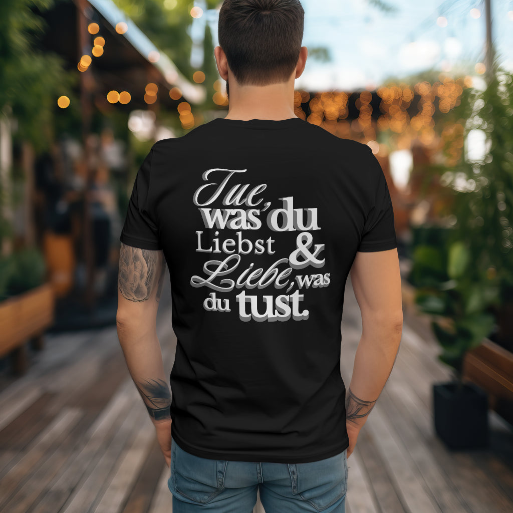 Herren T-Shirt "Tue was du liebst..." - Grafikmagie