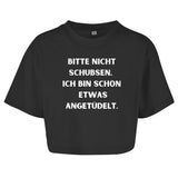 Damen Oversize Crop Top "Bitte nicht Schubsen" - Grafikmagie