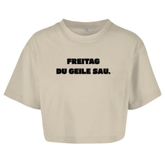 Damen Oversize Crop Top "Freitag du geile Sau" - Grafikmagie