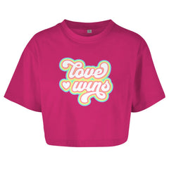 Damen Oversize Crop Top "Love Wins" - Grafikmagie