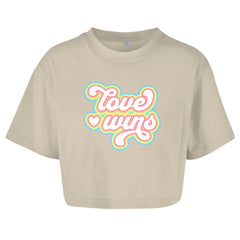 Damen Oversize Crop Top "Love Wins" - Grafikmagie