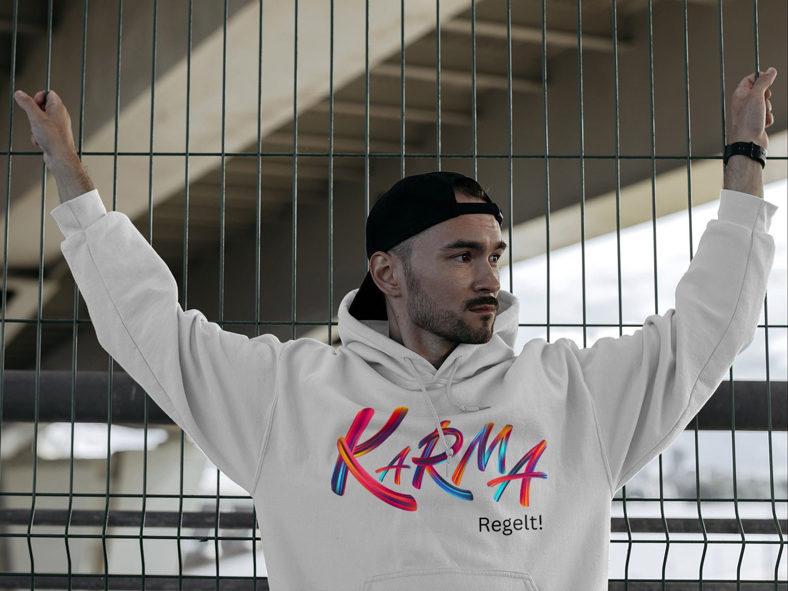 Herren Hoodie "Karma regelt" - Grafikmagie