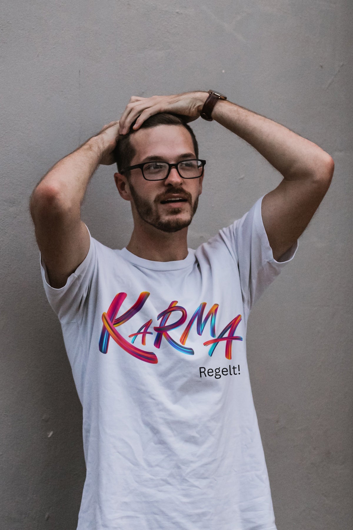 Herren T-Shirt "Karma regelt" - Grafikmagie